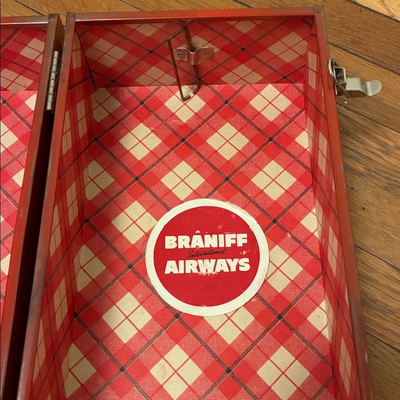 Braniff Airways Red Metal Box - Picture 5 of 6